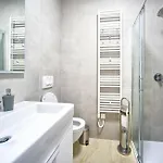 Lola & Bela - Free Parking & Balcony Apartment