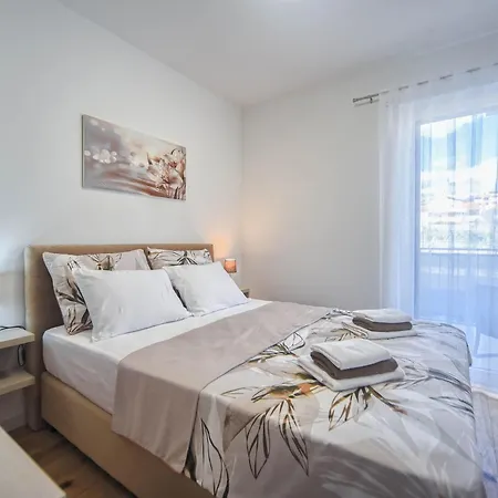 Lola & Bela - Free Parking & Balcony *