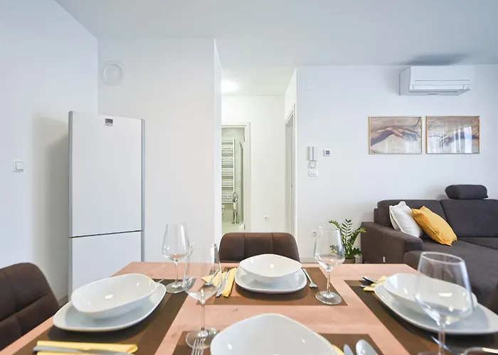 Lejlighed Lola & Bela - Free Parking & Balcony *