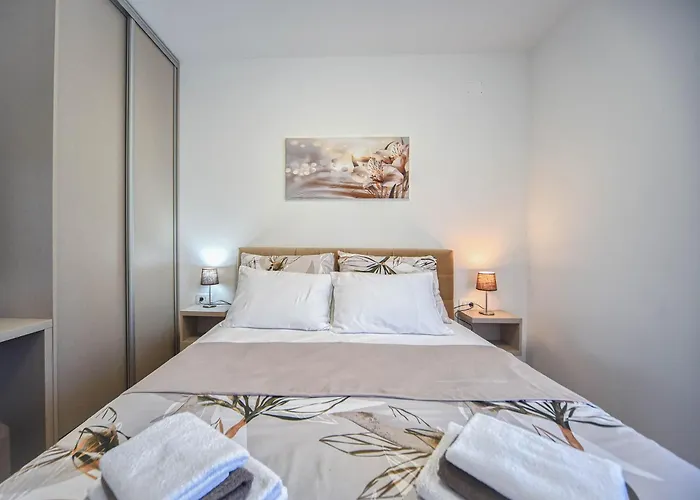 Lola & Bela - Free Parking & Balcony * Pula