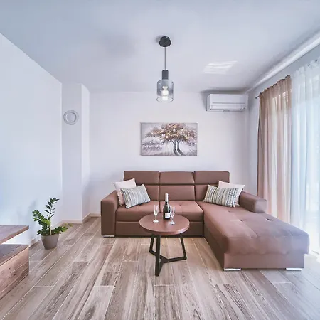 Appartement Lola & Bela - Free Parking & Balcony *